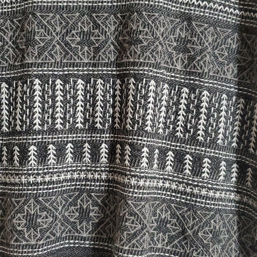 Natural Reflections Embroidered Cowl Neck Top Women's Size Small - Picture 3 of 8